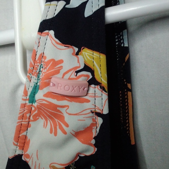3/$25 Roxy bathing suit top - Picture 2 of 4